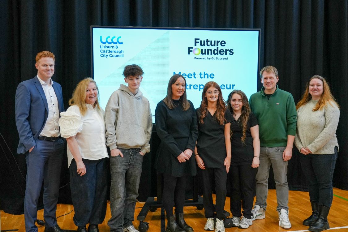 Picture of local business owners, SERC students, and representatives from LCCC and YENI